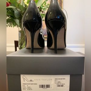 NWT Ann Taylor Charlie Patent Bow Pump - Size 9